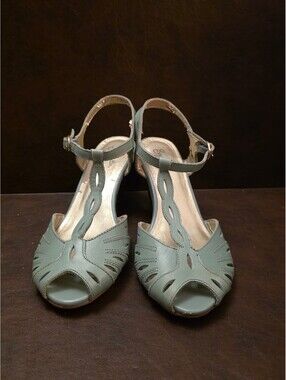 Seychelles Seafoam Green Leather T-Strap Peep Toe Heels - Women's Size 10